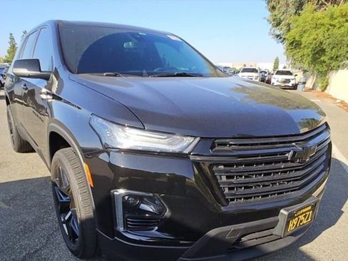Used 2023 Chevrolet Traverse LS image 1
