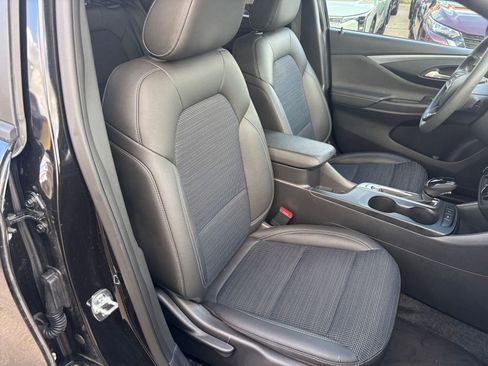 Used 2025 Buick Envista Preferred image 35