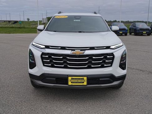 Used 2025 Chevrolet Equinox LT w/ Convenience Package II AWD/4WD image 2