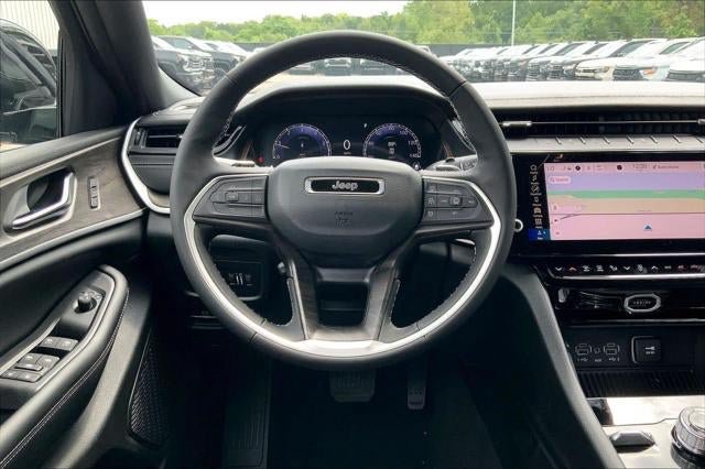 New 2026 Jeep Grand Cherokee Limited w/ Luxury Tech Group II AWD/4WD image 27