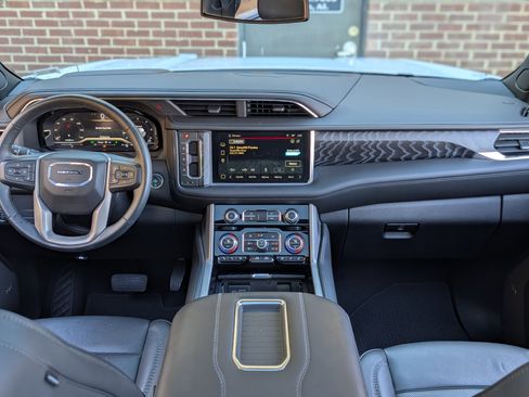 Used 2023 GMC Yukon XL Denali image 26