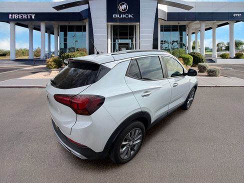 Used 2022 Buick Encore GX Select w/ Advanced Technology Package FWD image 2