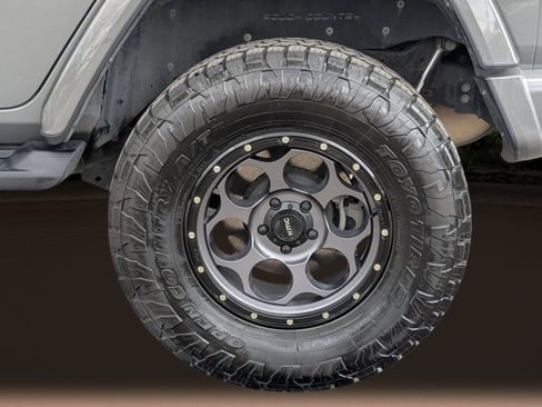 Used 2022 Jeep Wrangler Unlimited Sahara AWD/4WD image 22