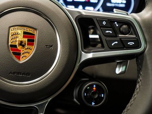 Used 2023 Porsche Cayenne Platinum Edition image 30