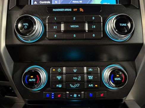 Used 2019 Ford F150 Platinum w/ Equipment Group 701A Luxury AWD/4WD image 25