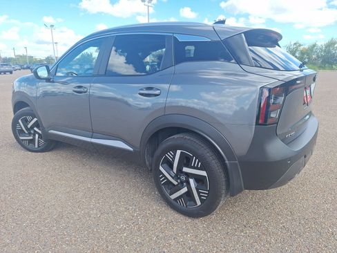 Used 2026 Nissan Kicks SV w/ SV Premium Package FWD image 5