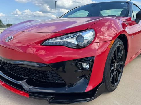 Used 2020 Toyota 86 RWD image 11