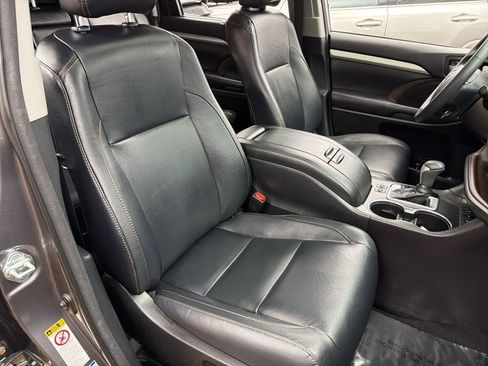 Used 2018 Toyota Highlander XLE image 30