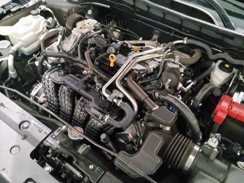 Used 2025 Nissan Altima 2.5 SV FWD image 30
