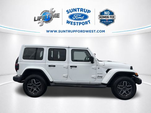 Used 2024 Jeep Wrangler Unlimited Sahara AWD/4WD image 3