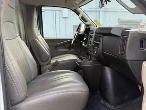 Used 2021 GMC Savana 2500 image 9