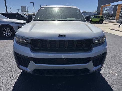 New 2026 Jeep Grand Cherokee Limited w/ Limited Altitude Package RWD image 2