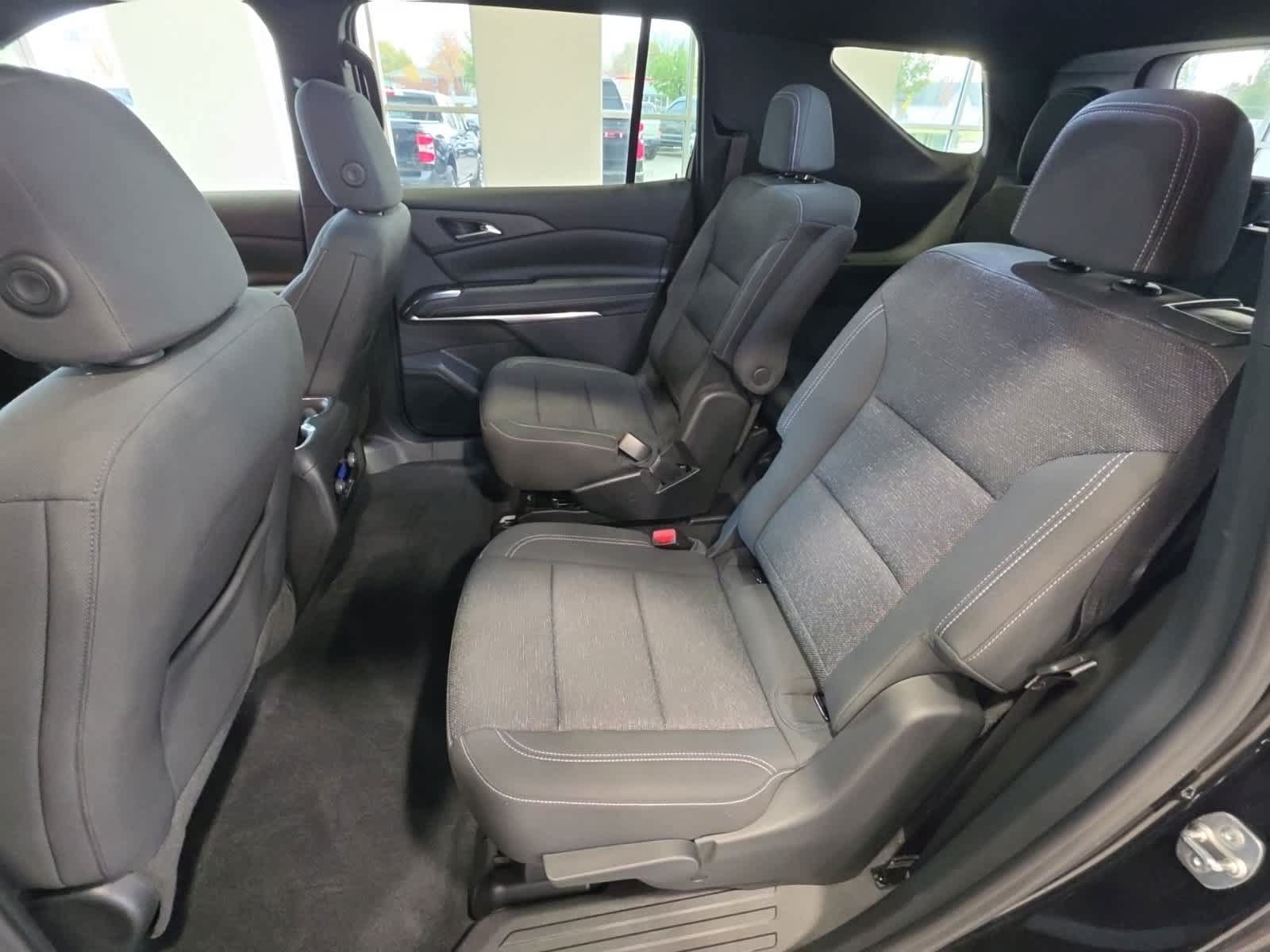 Used 2024 Chevrolet Traverse LT w/ LPO, Floor Liner Package FWD image 29