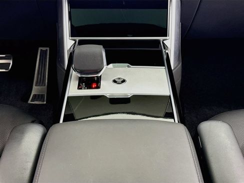 Used 2024 Land Rover Range Rover SE AWD/4WD image 12