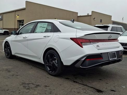 Used 2026 Hyundai Elantra SEL Sport Premium FWD image 3