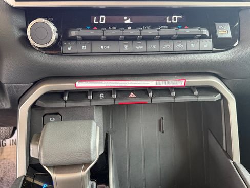 Used 2024 Toyota Tundra Limited AWD/4WD image 14