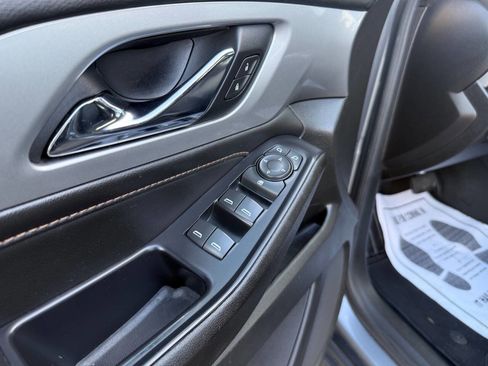 Used 2021 Chevrolet Traverse LS image 31