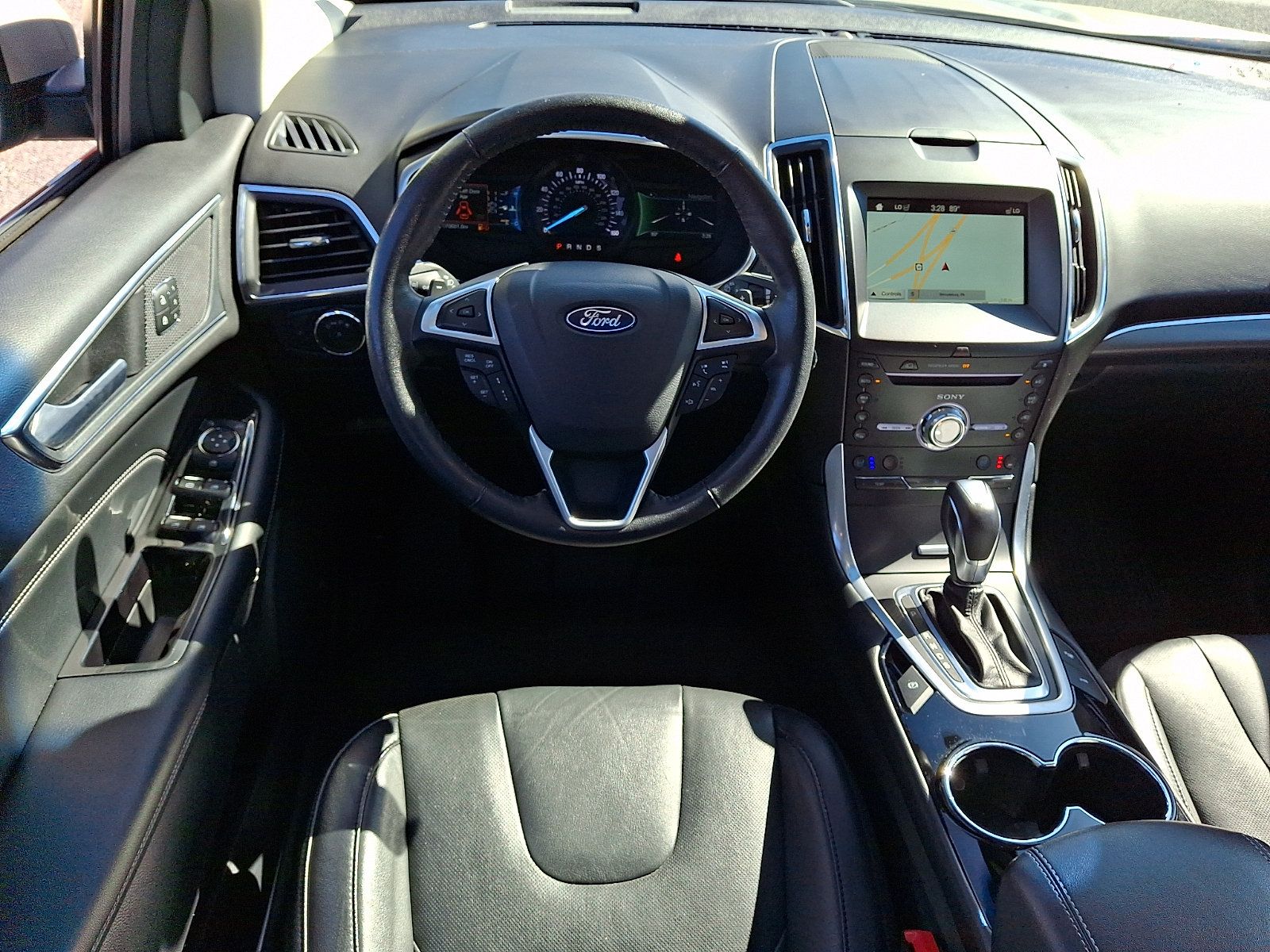 Used 2018 Ford Edge Titanium w/ Equipment Group 302A AWD/4WD image 12