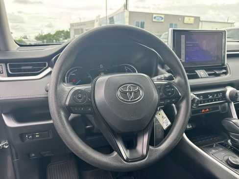 Used 2023 Toyota RAV4 LE AWD/4WD image 11