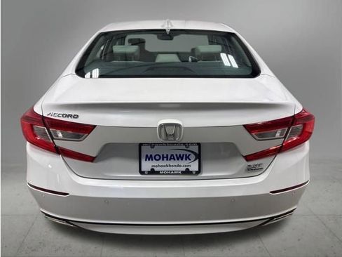 Used 2018 Honda Accord Touring image 4