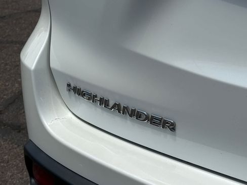 Used 2017 Toyota Highlander XLE AWD/4WD image 9