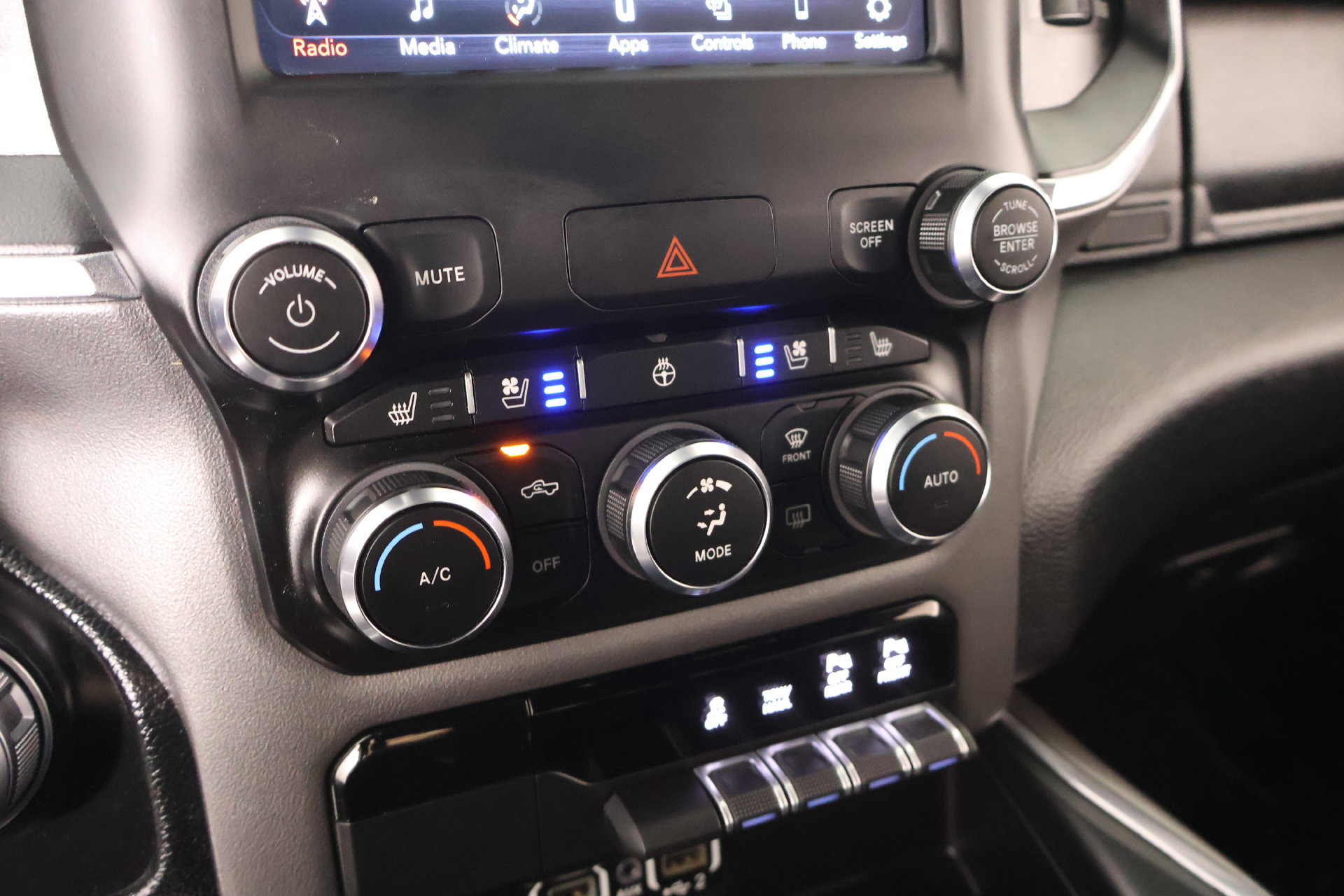 Used 2021 RAM 1500 Laramie w/ Sport Appearance Package AWD/4WD image 7