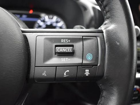 Used 2024 Nissan Pathfinder SV FWD image 23