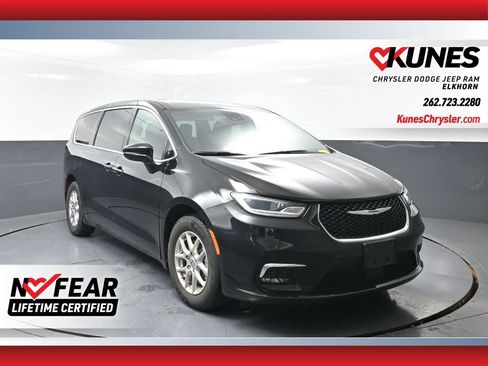 Used 2025 Chrysler Pacifica Select FWD image 1