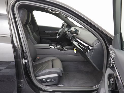 New 2026 BMW 530i xDrive w/ M Sport Package image 19