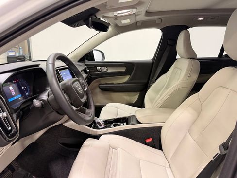 Used 2025 Volvo XC40 B5 Ultra w/ Protection Package Premier AWD/4WD image 9