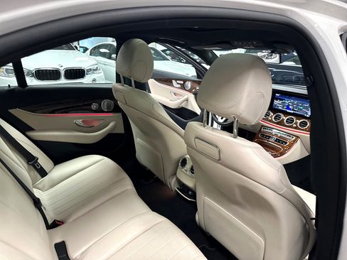 Used 2019 Mercedes-Benz E 300 4MATIC image 40