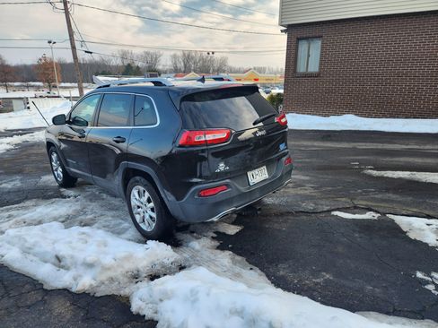 Used 2016 Jeep Cherokee Limited image 8