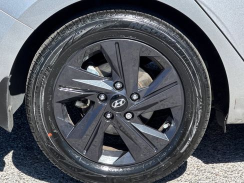 Used 2023 Hyundai Elantra SEL image 12