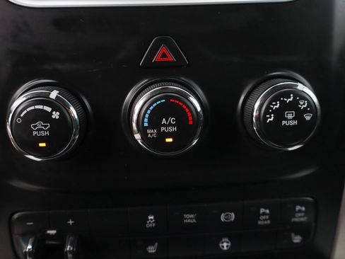 Used 2018 RAM 3500 Big Horn image 32