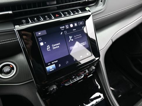 Used 2025 Jeep Grand Cherokee Laredo image 20