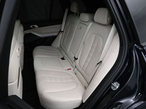 Used 2022 BMW X5 M50i w/ Executive Package image 25