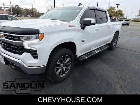 Used 2022 Chevrolet Silverado 1500 LT w/ Z71 Off-Road Package AWD/4WD image 4