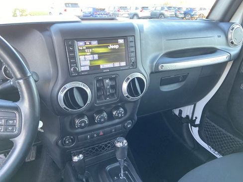 Used 2016 Jeep Wrangler Unlimited Sahara w/ Connectivity Group image 36