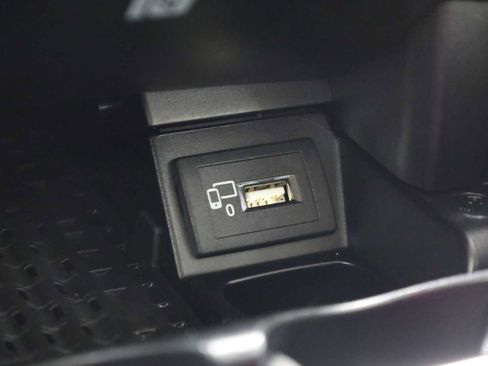 Used 2017 Mercedes-Benz E 300 4MATIC image 32