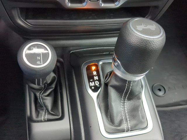 Used 2023 Jeep Wrangler Unlimited Sahara w/ LED Lighting Group AWD/4WD image 4