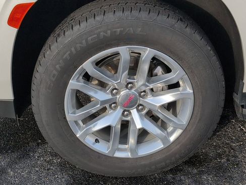 Certified 2024 GMC Yukon SLT w/ SLT Luxury Package image 12