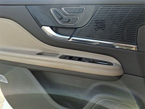 Used 2022 Lincoln Corsair Grand Touring image 12