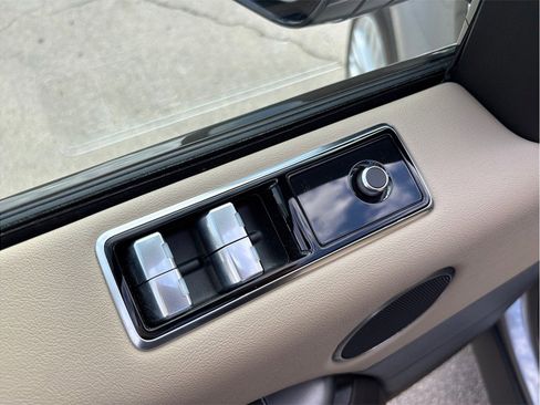 Used 2020 Land Rover Range Rover Sport SE image 25