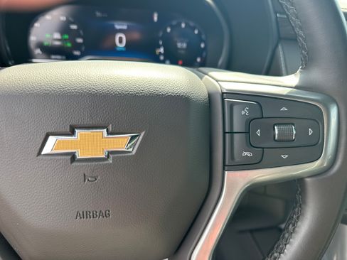 Used 2024 Chevrolet Suburban LT RWD image 27