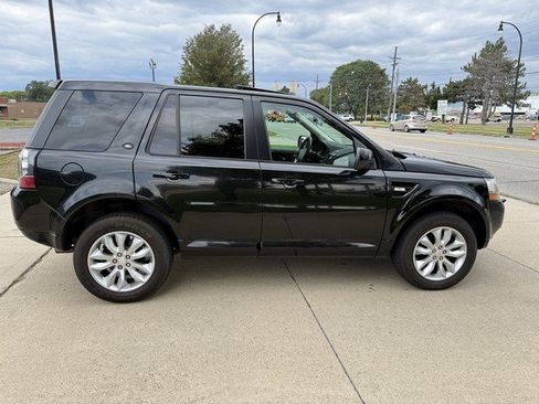 Used 2015 Land Rover LR2 AWD/4WD image 4