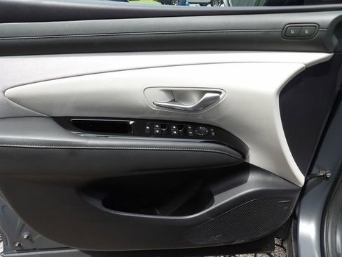 Certified 2025 Hyundai Tucson Limited FWD image 10