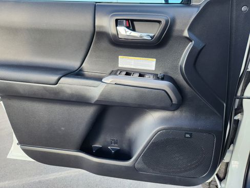 Used 2020 Toyota Tacoma image 6