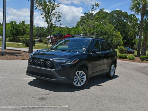 Used 2023 Toyota Corolla Cross LE w/ Moonroof Package AWD/4WD image 6