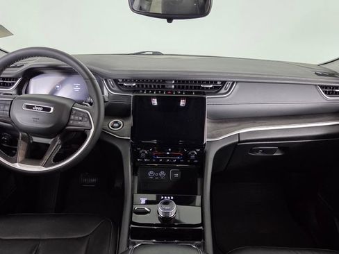 Used 2023 Jeep Grand Cherokee Limited w/ Black Appearance Package image 39