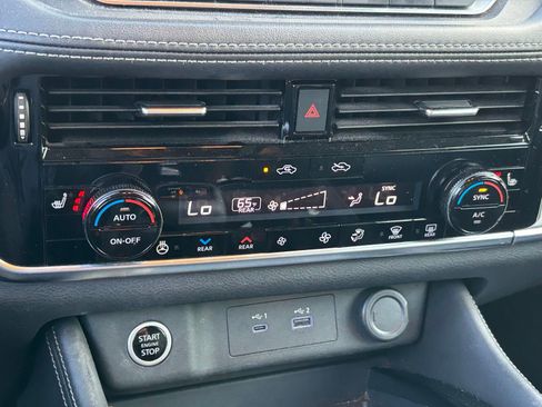 Used 2021 Nissan Rogue SL image 10